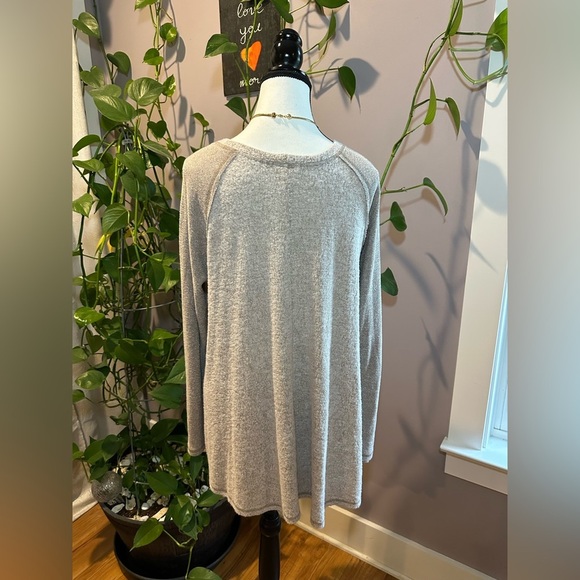 Cherish Light Gray Long Sleeve Women's Top Size L - Picture 5 of 11